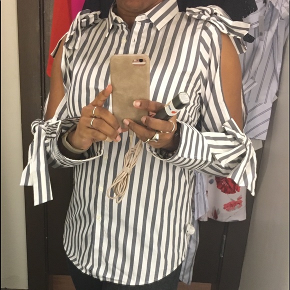 Banana Republic Striped Button-Down w/Open Sleeves - Picture 4 of 5